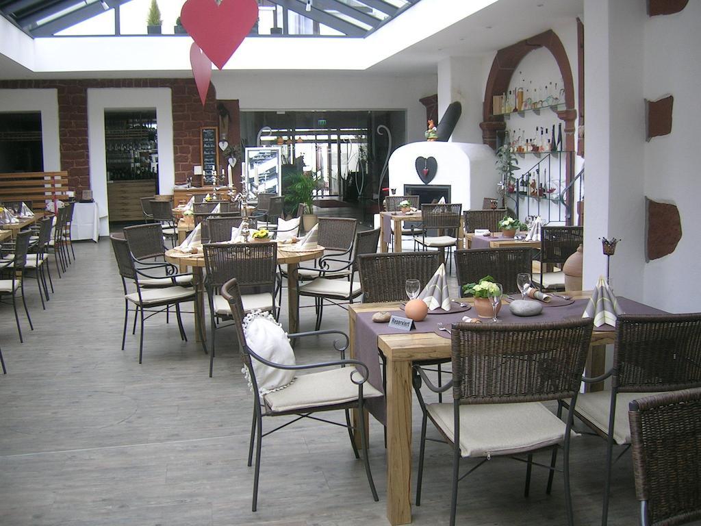 Hotel-Restaurant Pfaelzer Hof Edenkoben Exterior photo